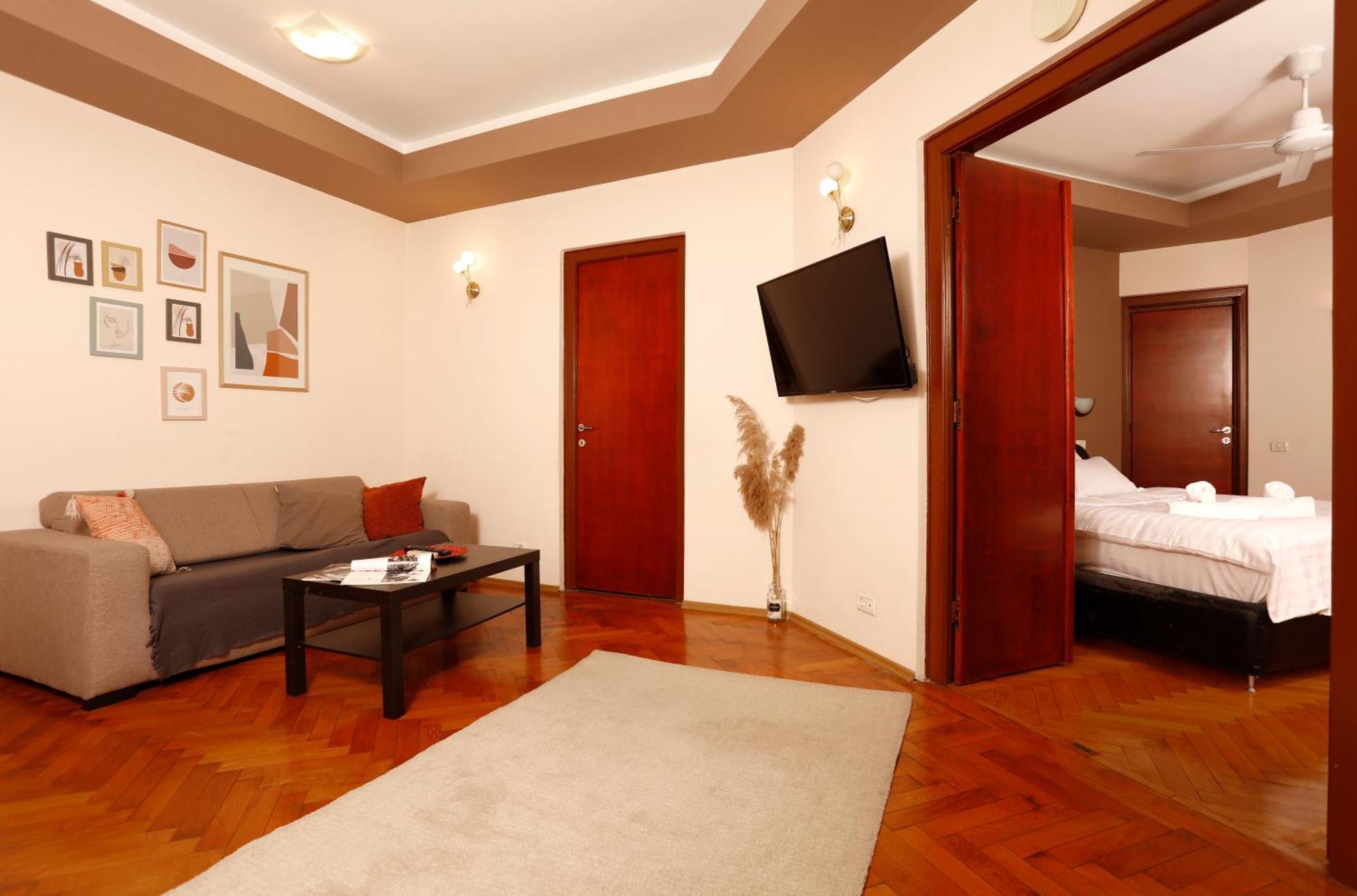 Peaceful Getaway - Generous 3-Bedroom Sanctuary - Close To Historic Old Town Bucarest Esterno foto