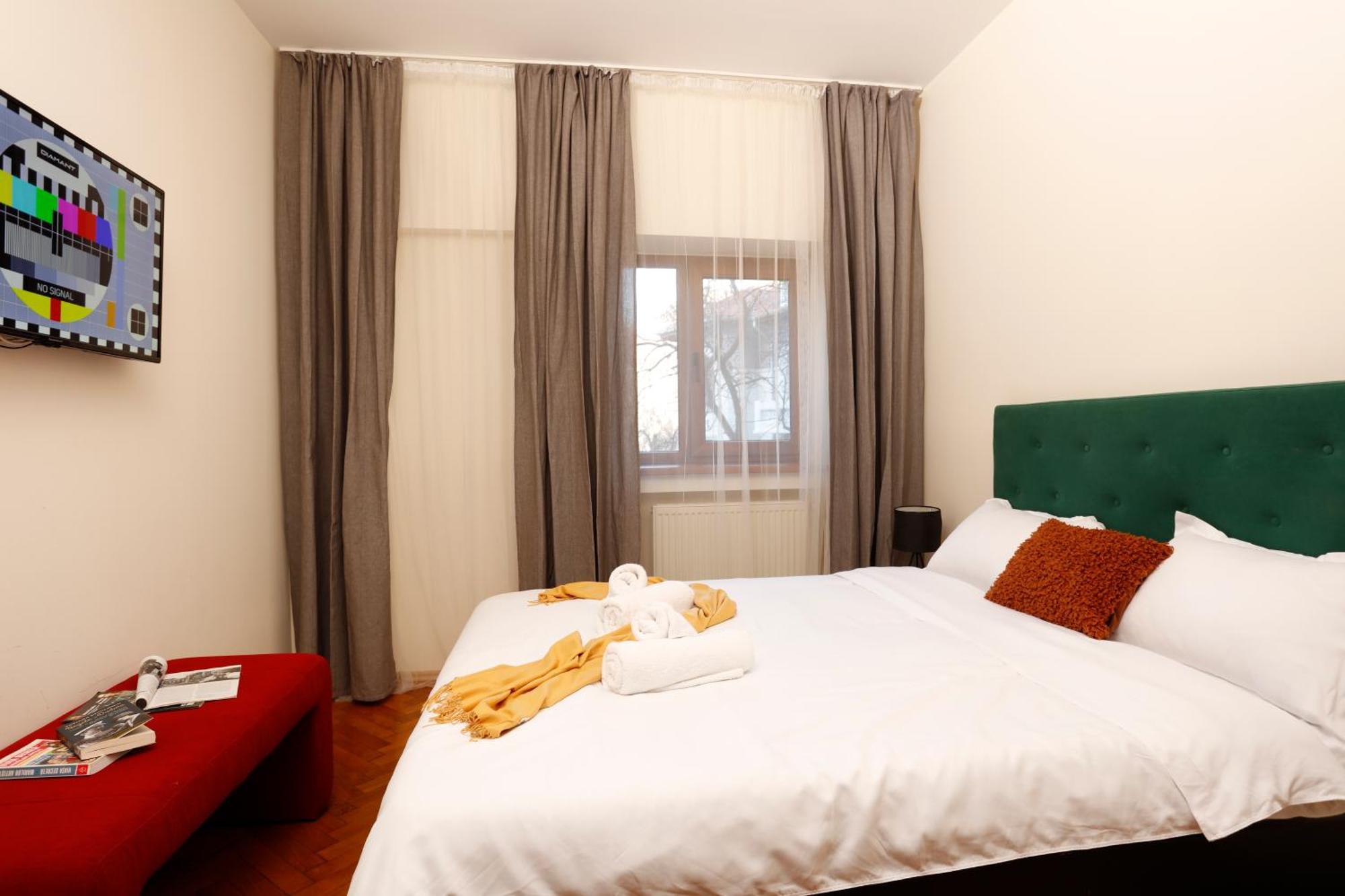 Peaceful Getaway - Generous 3-Bedroom Sanctuary - Close To Historic Old Town Bucarest Esterno foto