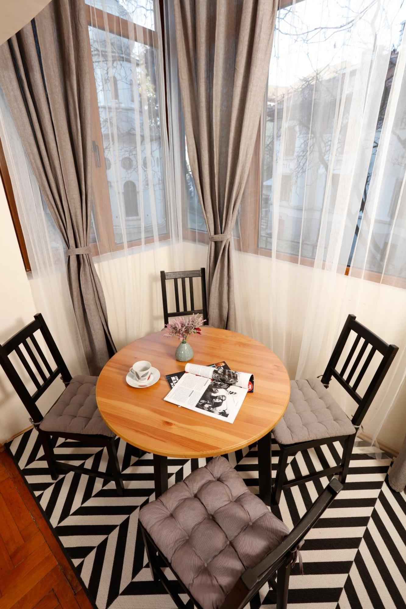 Peaceful Getaway - Generous 3-Bedroom Sanctuary - Close To Historic Old Town Bucarest Esterno foto