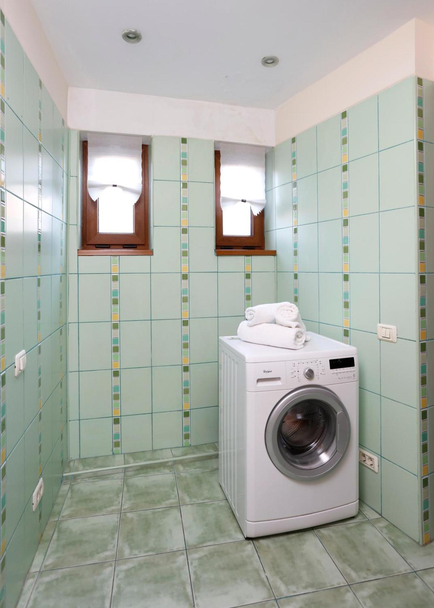 Peaceful Getaway - Generous 3-Bedroom Sanctuary - Close To Historic Old Town Bucarest Esterno foto