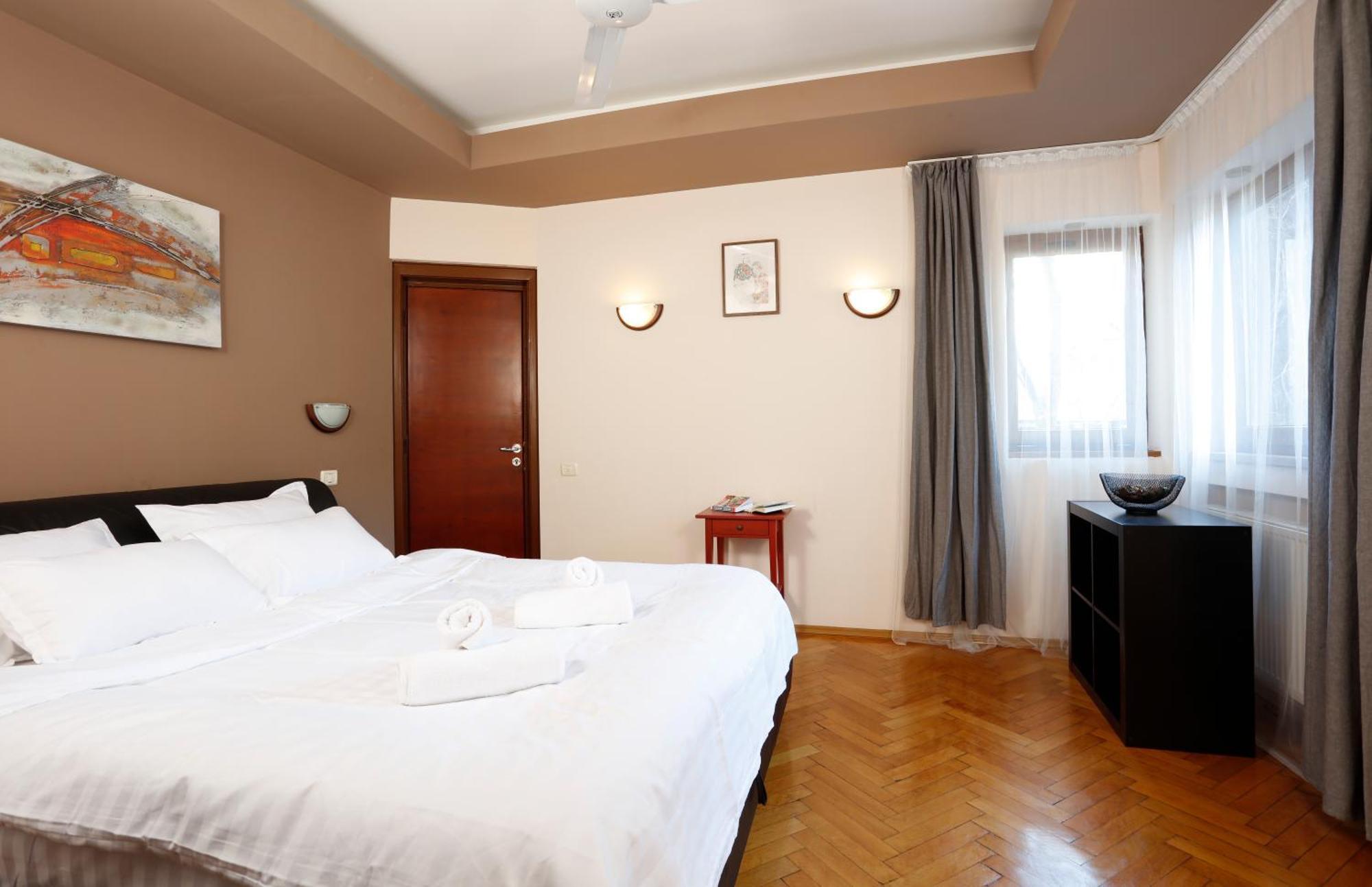 Peaceful Getaway - Generous 3-Bedroom Sanctuary - Close To Historic Old Town Bucarest Esterno foto