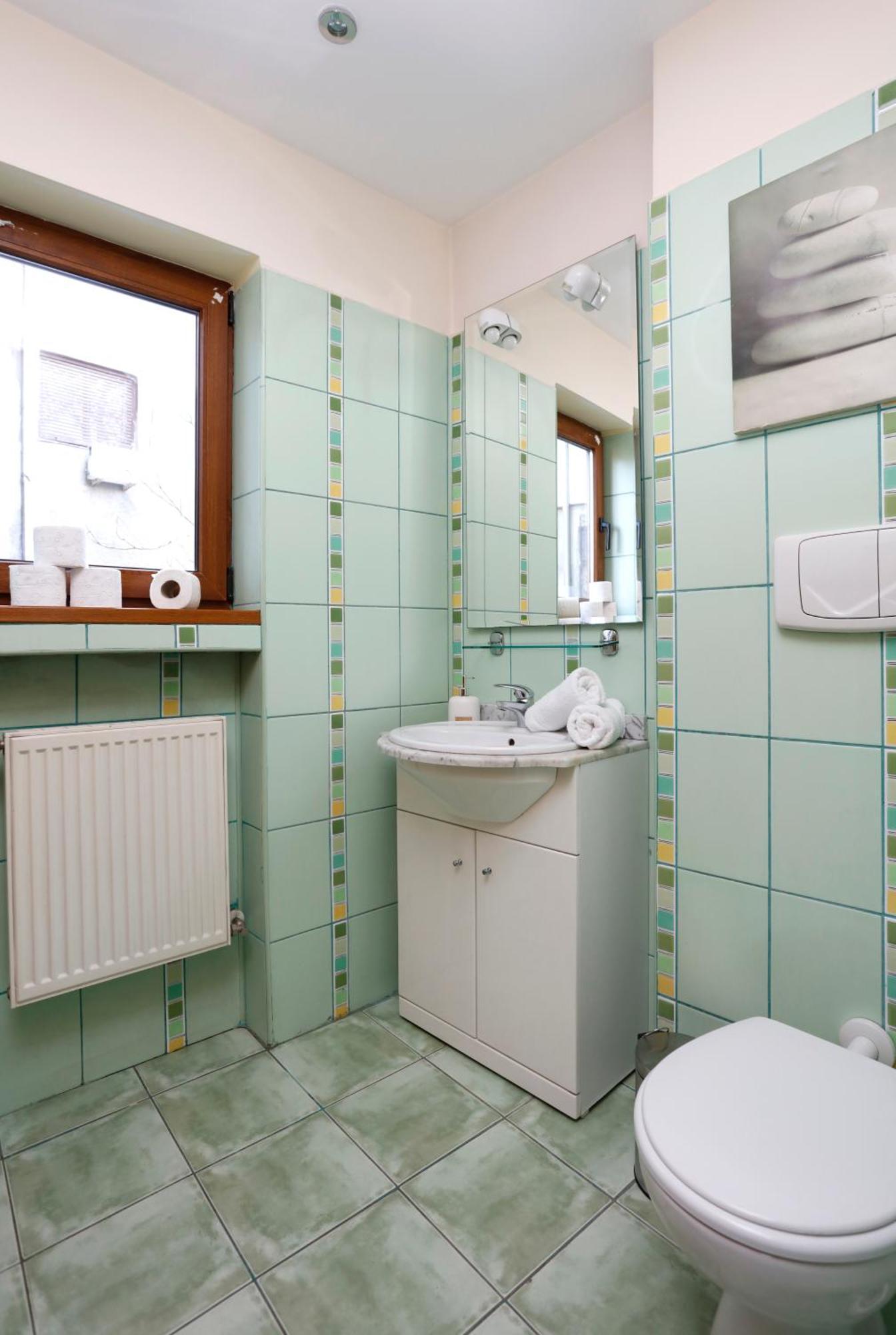 Peaceful Getaway - Generous 3-Bedroom Sanctuary - Close To Historic Old Town Bucarest Esterno foto