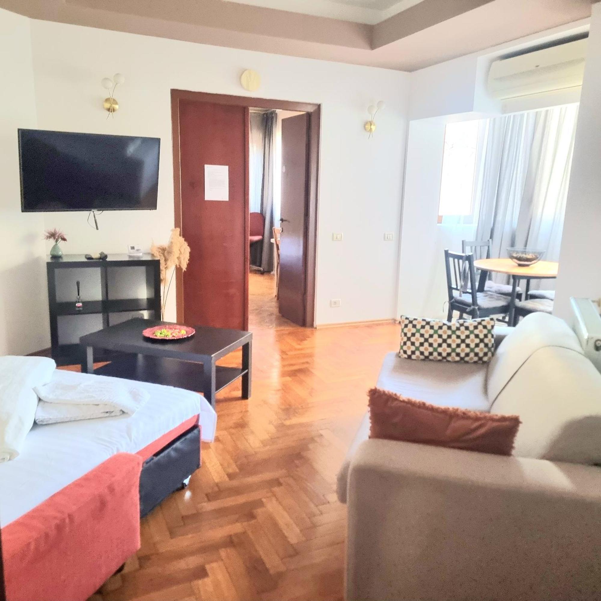 Peaceful Getaway - Generous 3-Bedroom Sanctuary - Close To Historic Old Town Bucarest Esterno foto